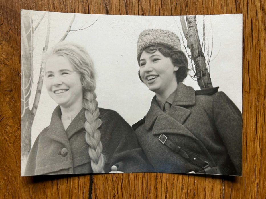 Foto Dziewczyna w mundurze wojskowym  (225)