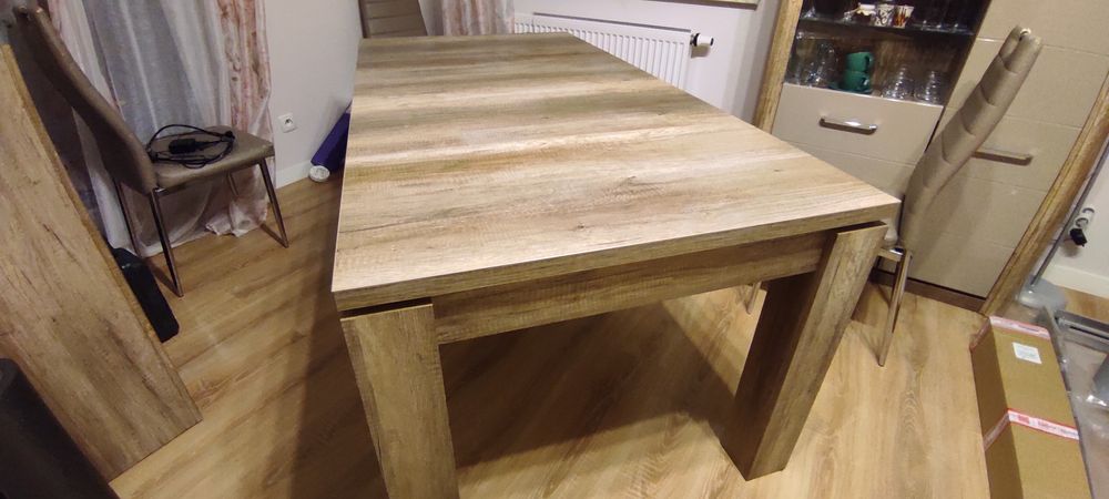 stół rozkładany BRW Black Red White stan dobry + 4 krzesła gratis