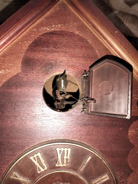 Obudowa z mechanizmem zegara z kukułką Majak