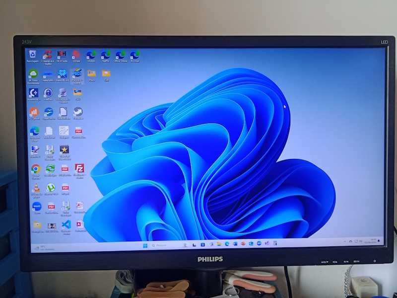 Monitor com som 24'' para PC marca Philips (como novo)
