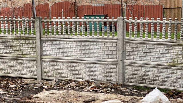 Декоративний бетонний паркан