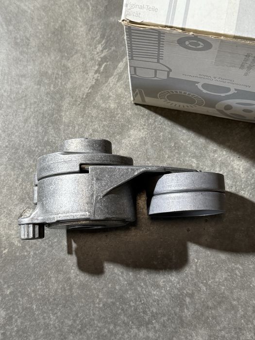 Натяжний натяжник ремня генератора 3.0 OM642 Sprinter W906 W907