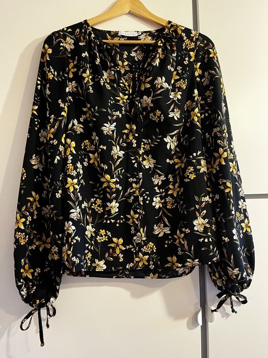 Bluzka z bufiastymi rękawami Laurella