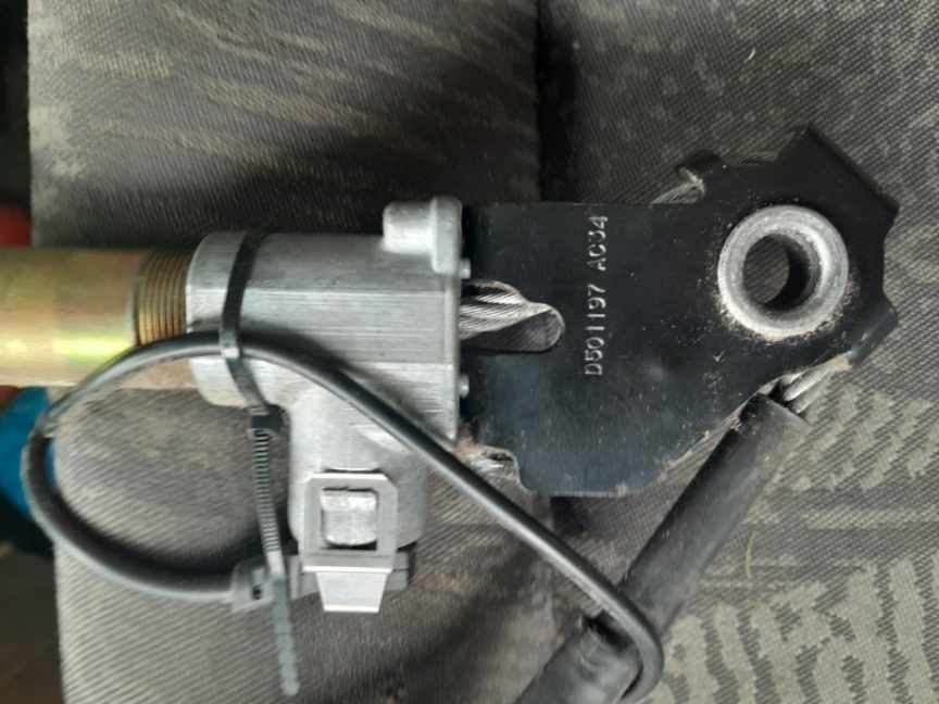 Napinacz pasa bezpieczeństwa kierowcy lewy Renault Master Opel Movano