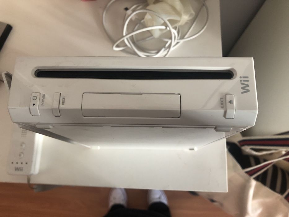 Wii + jogo + comando com capa + transformador + sensor ( obrigatório para comando)