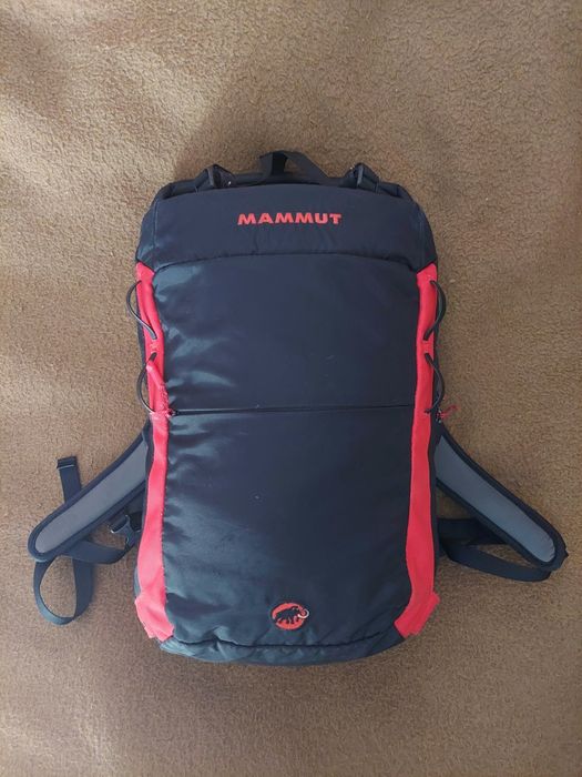 Рюкзак трекінговий польовий фірми mammyt neon pro 30л оригінал 

Стан