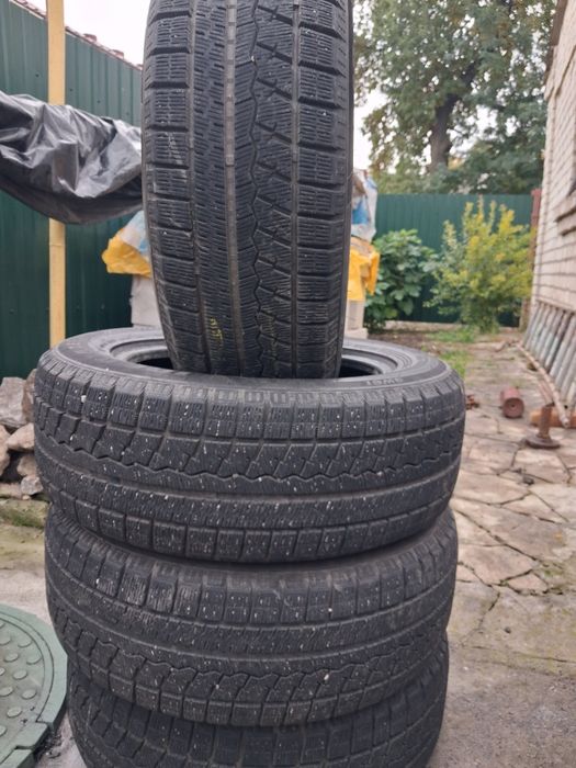 Продам шини 215/60 R16