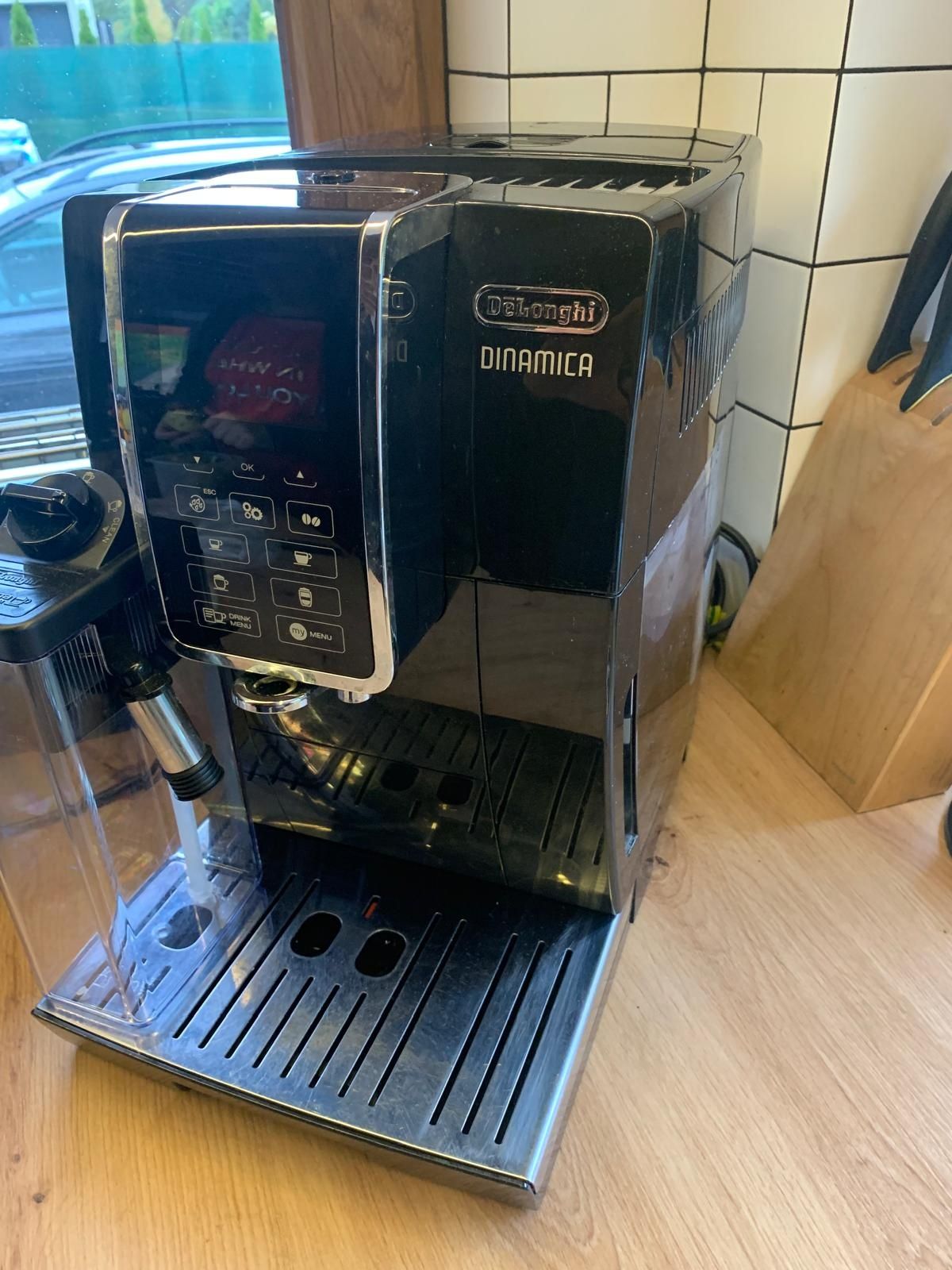 Ekspres ciśnieniowy do kawy DeLonghi Dinamica 350.55.B
