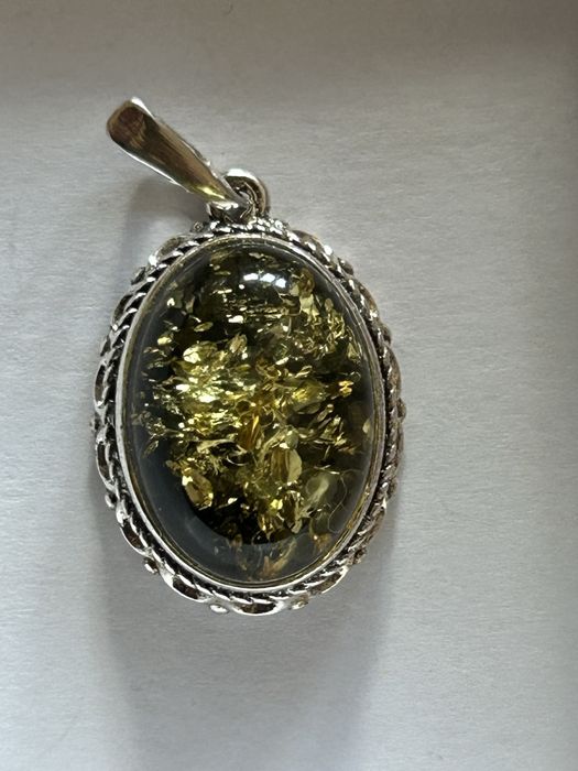 Zawieszka srebro próby 925 z bursztynem