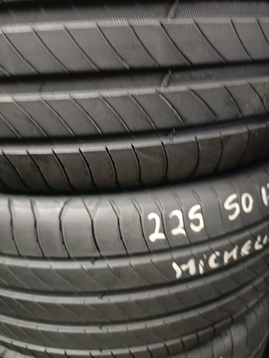 Pneus  225/50/17