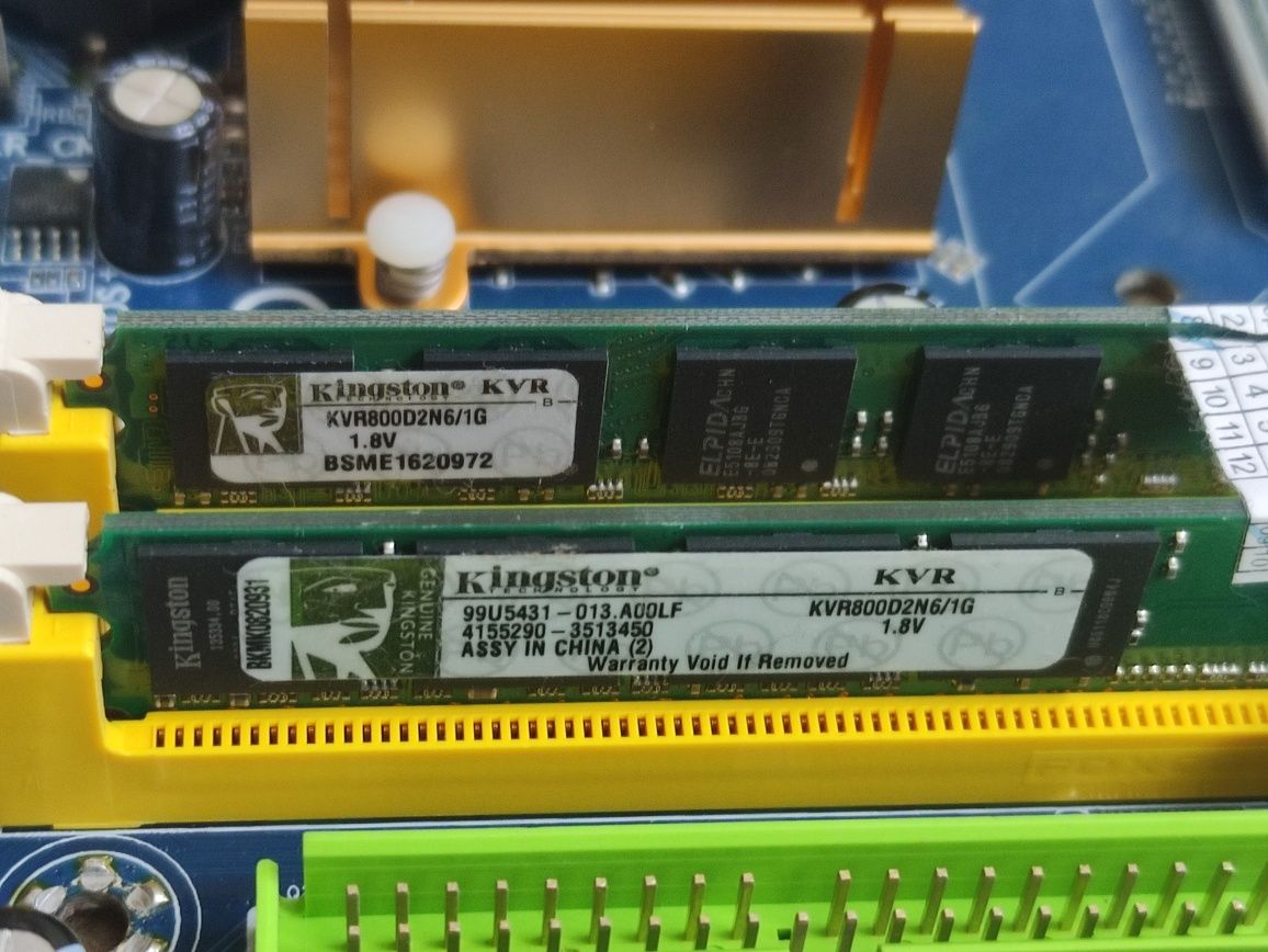 Комплект Gigabyte GA-31M-ES2L + Intel E6300 та Intel G860