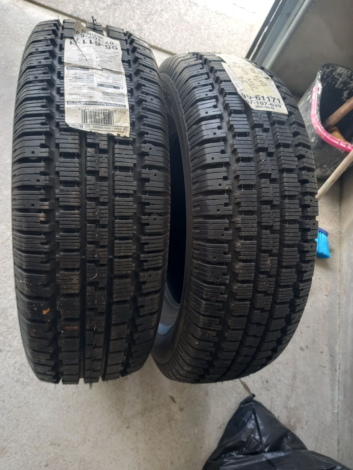 2 Pneus Novos 215/70R15 BFGoodrich