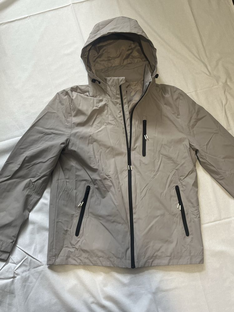 Продаю чоловічу (унісекс) куртку на мембрані Gore-Tex.