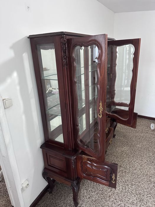 Cristaleira ou vitrine estilo Queen Anne