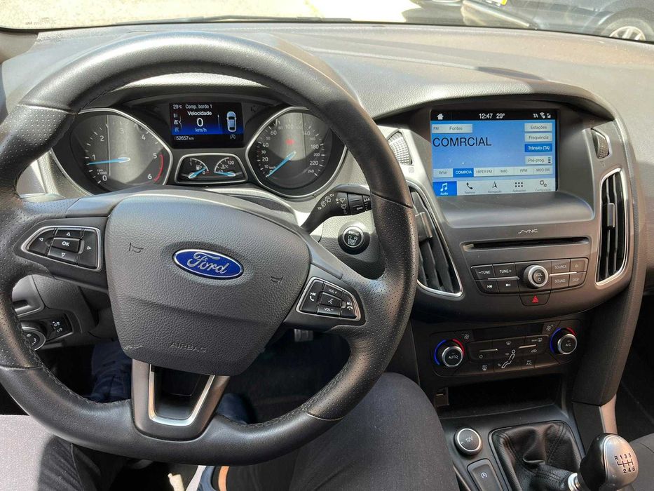 Carrinha Ford Focus Station ST-LINE 1500TDCI 120CVDesportivo Económico