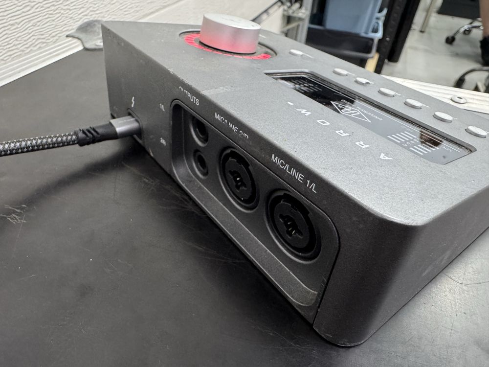 Uad arrow universal audio oryginalny najtaniej w sieci solo apollo