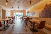 Bukowy stół do restauracji na jednej nodze stolik 70x70x3 kawiarnia