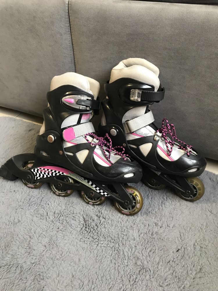 Patins em linha rosa e preto