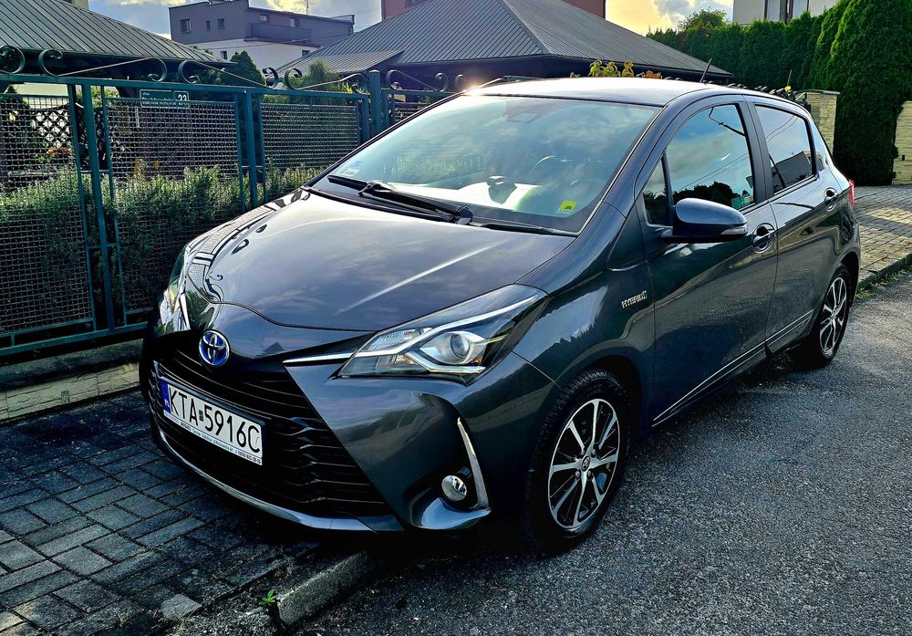 Toyota Yaris Hybrid 100 Premium. 1 właściciel, salon PL