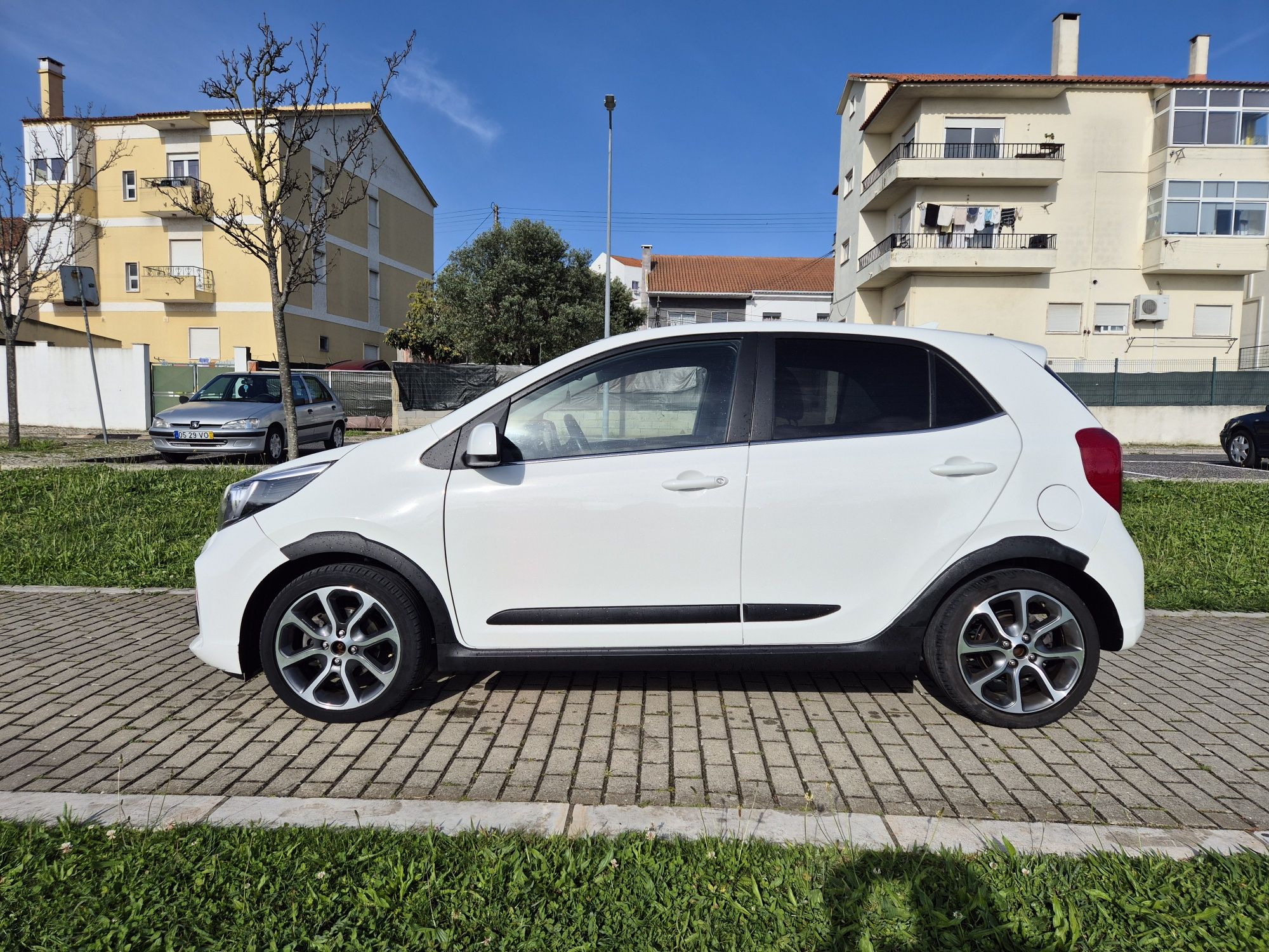 Picanto turbo de 2019 70mil kms muitos extras