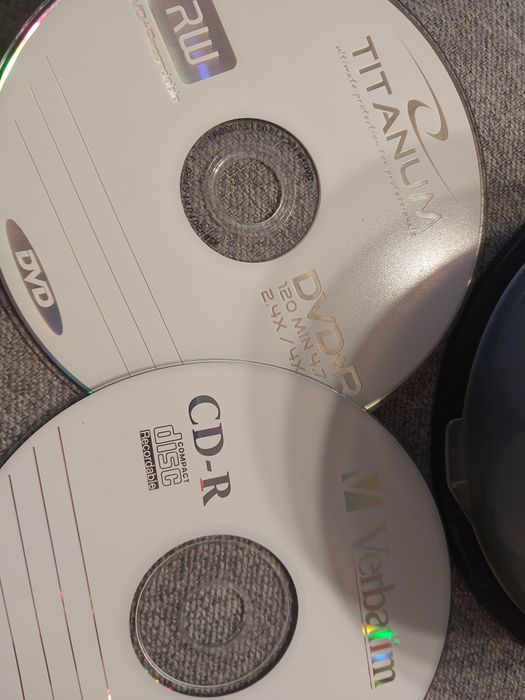 Czyste płyty CD verbatim i titanum