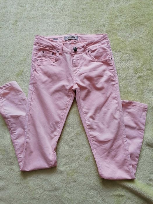 Новенькі жіночі джинси Revers