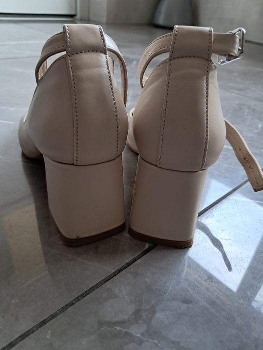 Жіночі шкіряні туфлі, взуття