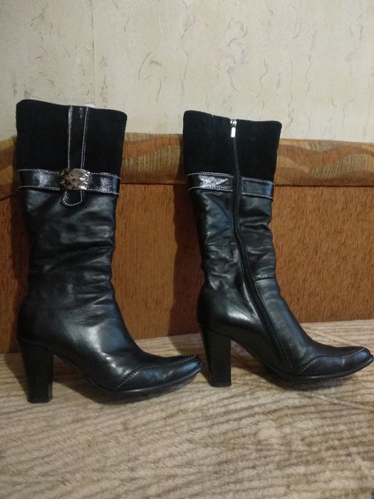 Взуття жіноче , зимове : 38 р. ; 40 р..