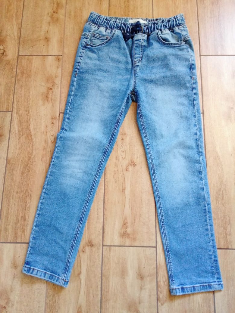 Reserved spodnie jeansowe chłopięce 146