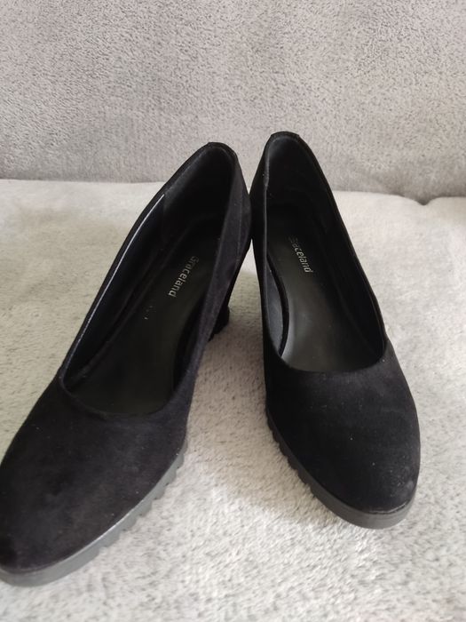 Туфлі замш. Нові.