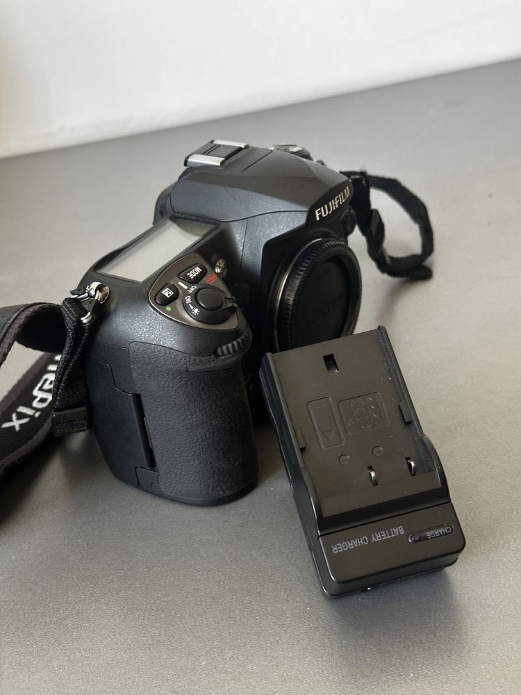 Nowy praktycznie nie używany FujiFilm IS Pro / policyjny /.