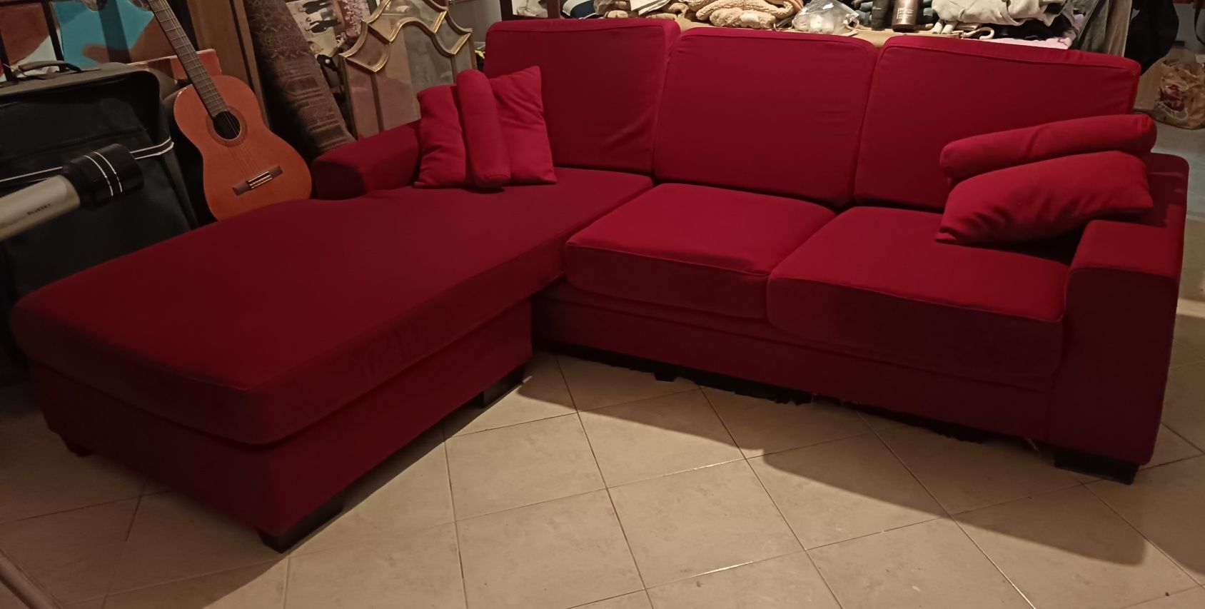 Chaise longue vermelho em bom estado geral