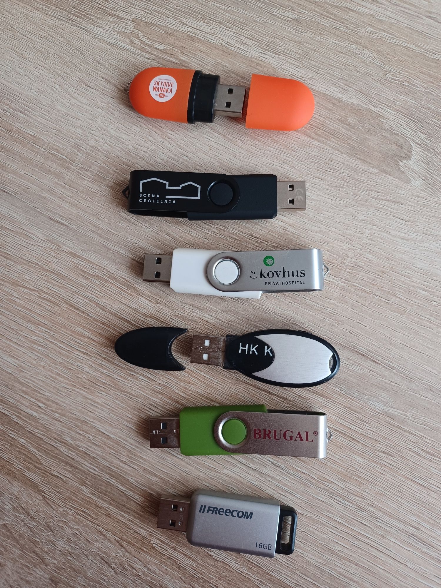 Pendrive różne 6 sztuk.