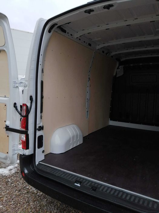 Zabudowa paki busa dostawczego Opel Movano L2