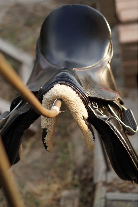 Сідло на коня Седло на лошадь