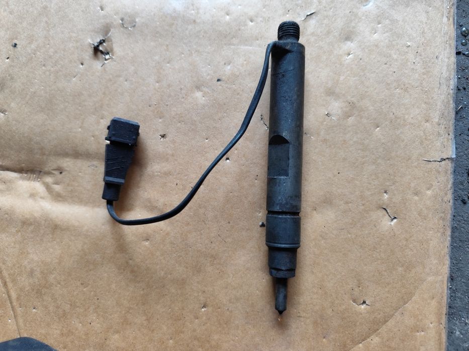 Wtrysk wtryskiwacz sterujący 1.9 TDI VW Golf 02813.0201T 02813.0201S