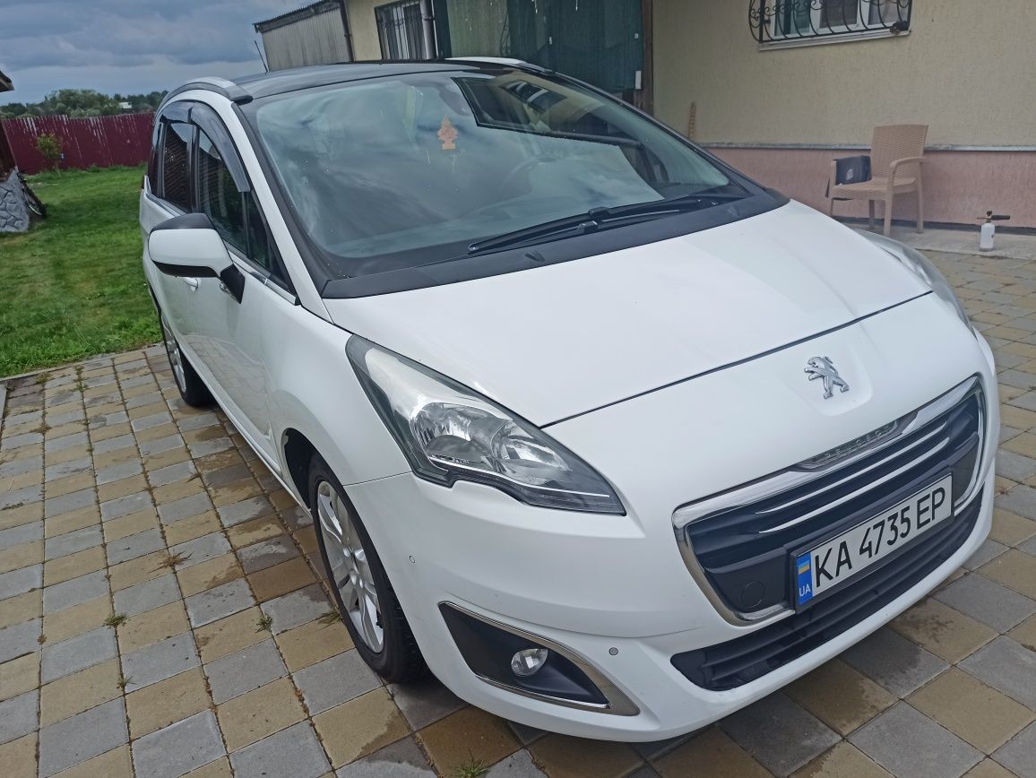 PEUGEOT 5008 Allure 2015 1.6 THP
