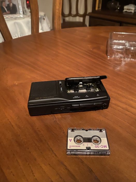 Gravador e leitor de cacetes portatil