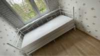 Metalowe białe łóżko rozkładane
