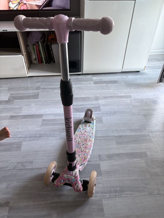 Hulajnoga kidwell swiecace kolka LED