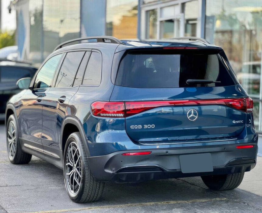 Mercedes-Benz EQB EQB 300 4MATIC      2022