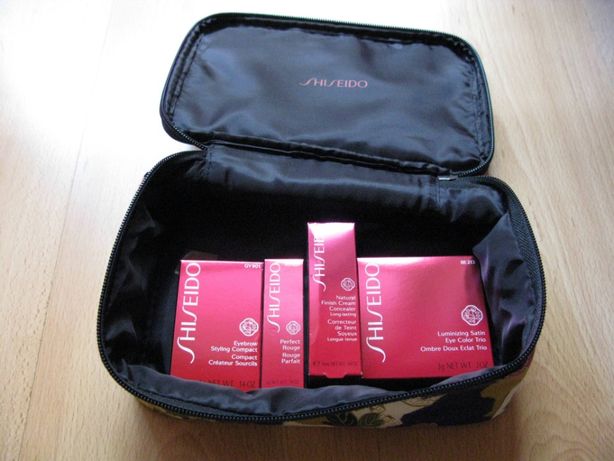Bolsa com produtos Shiseido NOVA