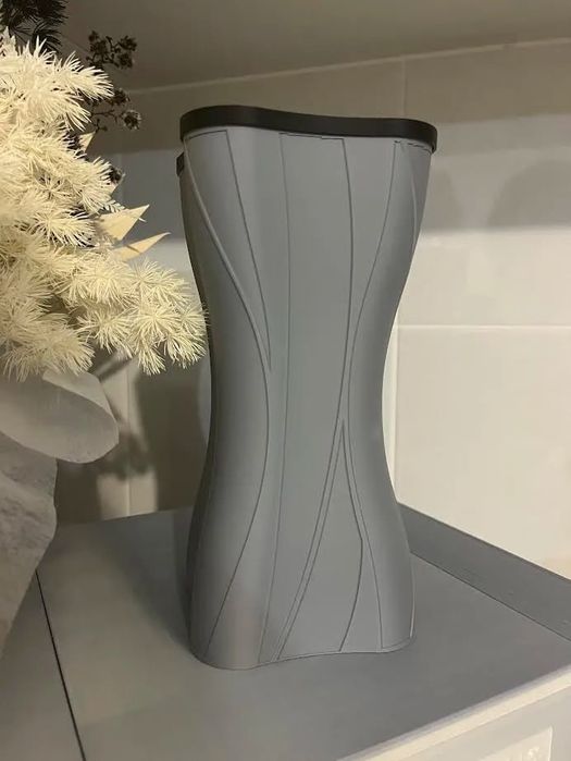 Мусорное ведро з вращающейся кришкою