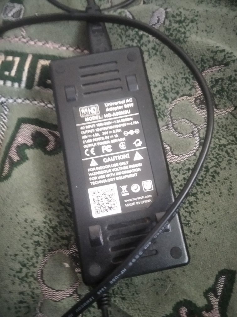 Универсальный сетевой адаптер питания на 90 Вт + 2 USB модель HQ-A90M2