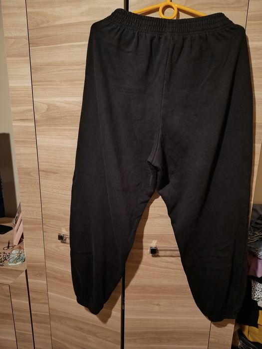 Spodnie dresowe u dołu na gumkach