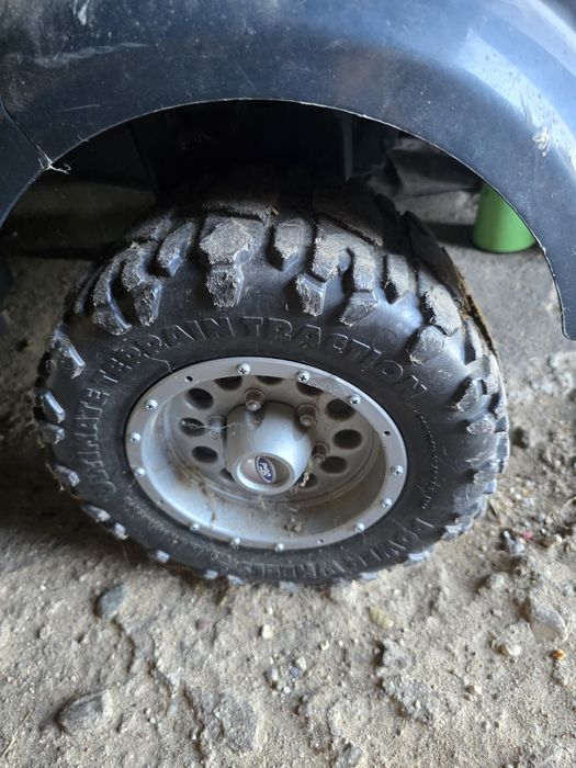 Samochód na akumulator ford z otwieranym bagaznikiem