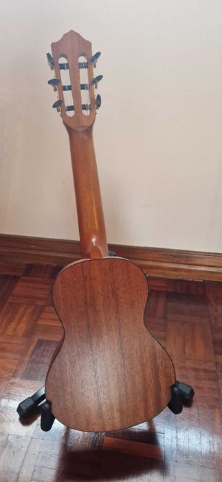 Guitarlele electro-acústica Naneki GKL-2801