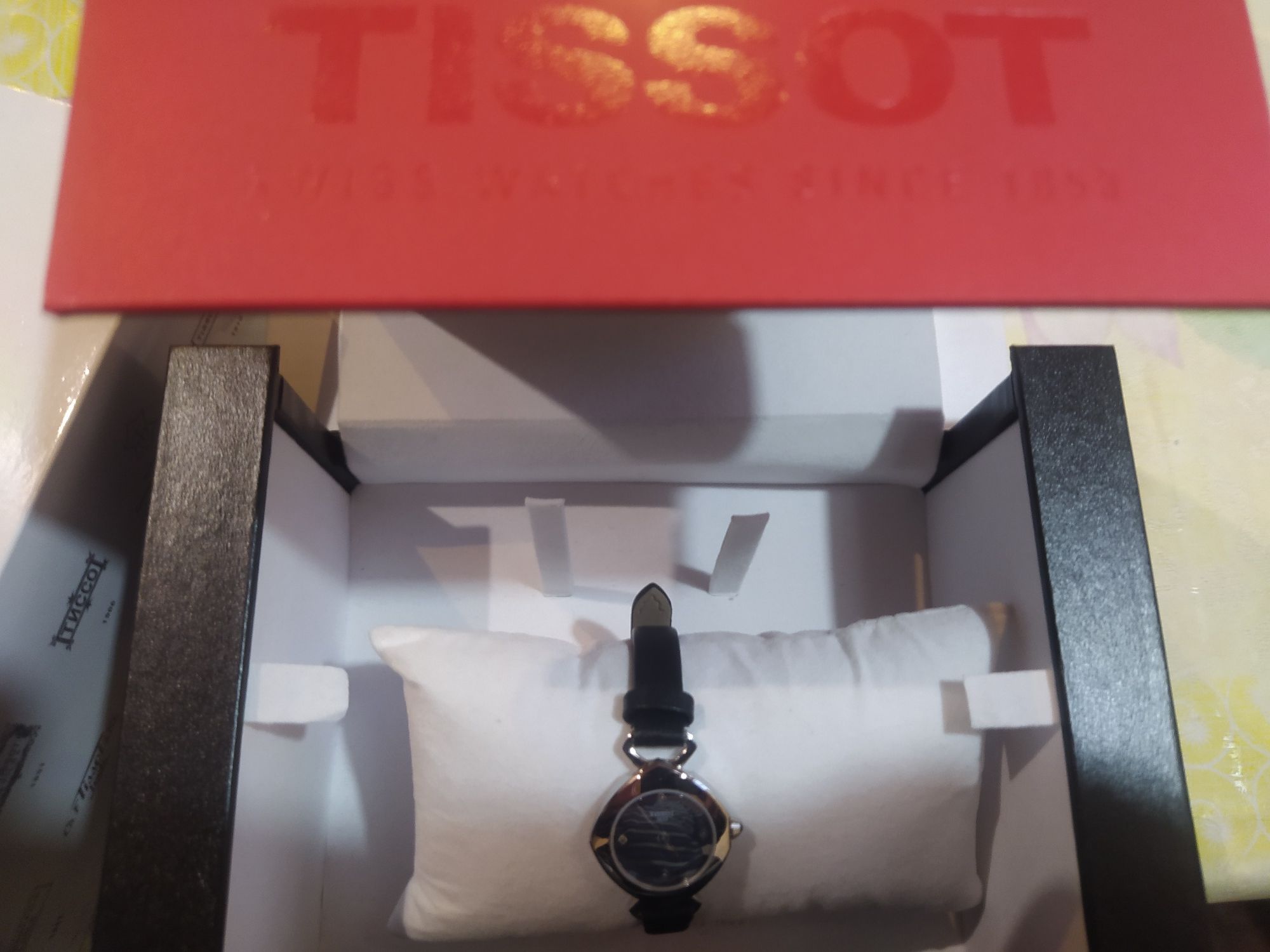 Продам женские часы TISSOT