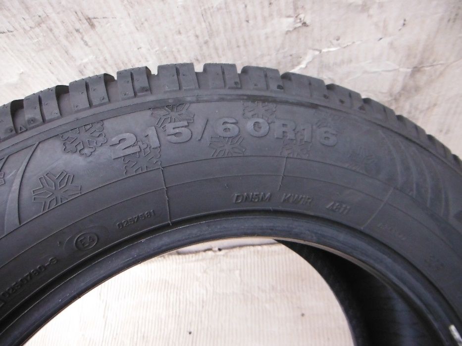 Opona Zimowa 215/60/16 Dunlop 7mm