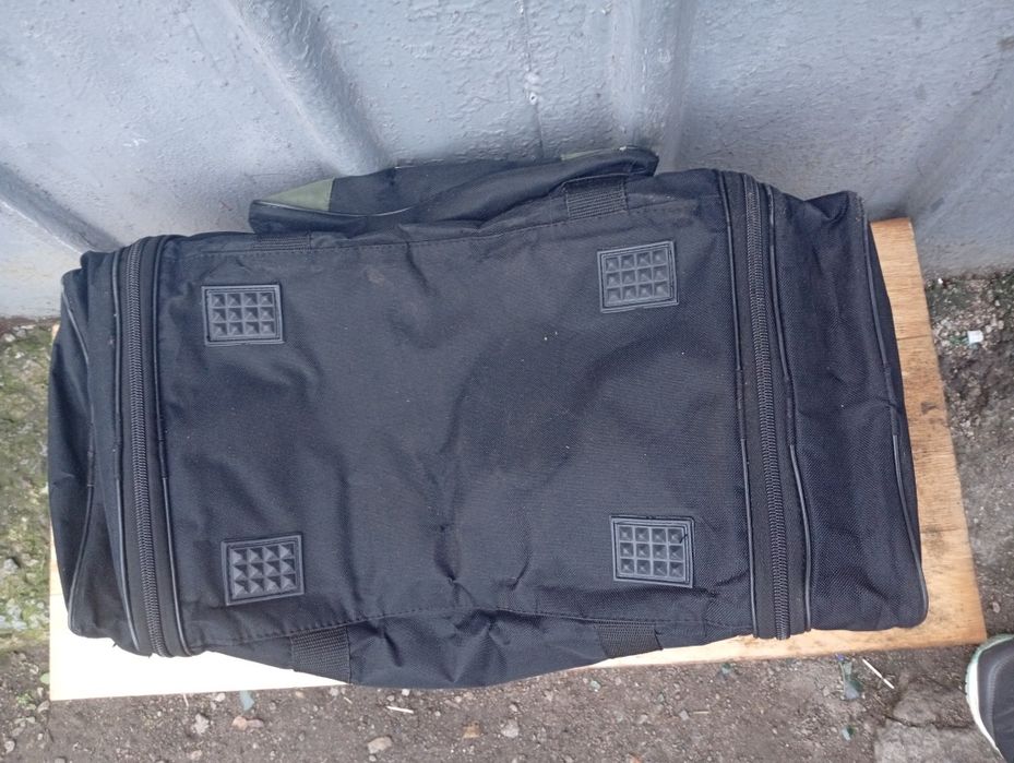 Сумка спортивная дорожная Puma. в хорошем состоянии.